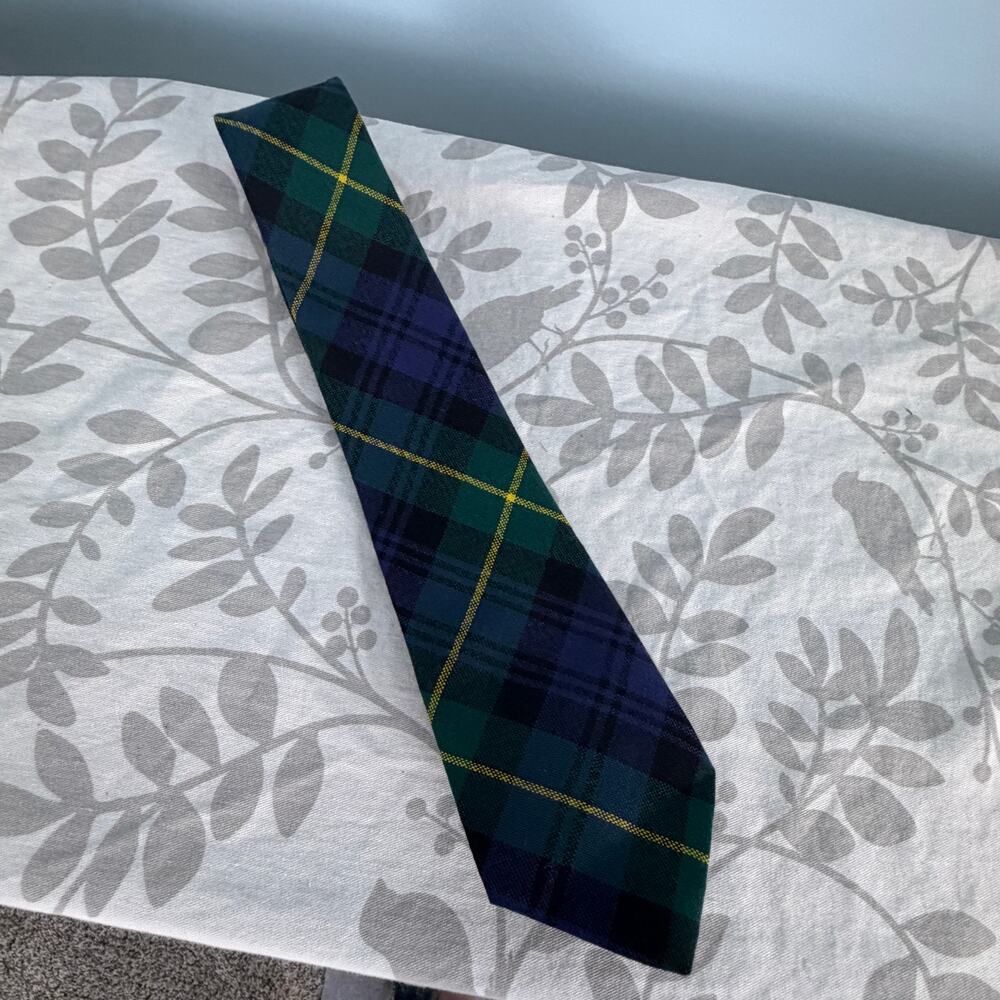 Ingles Buchan 100% wool tartan plaid necktie Scotland blue green yellow